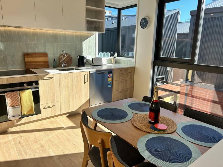 Downtown Apartment Christchurch Bagian luar foto